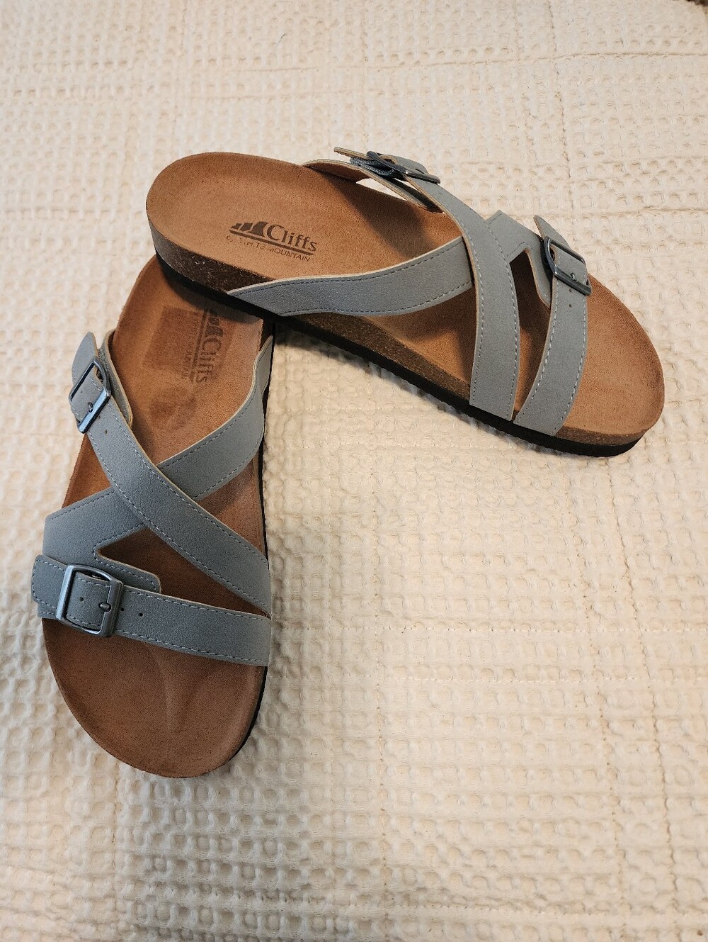 Cliffs WHITE MOUNTAIN Women's 8.5 Gray Buckle Slide Comfort Footbed Sandals NEW